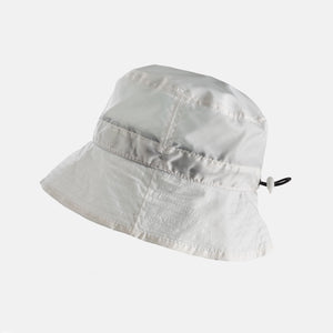 Plain Hatpack